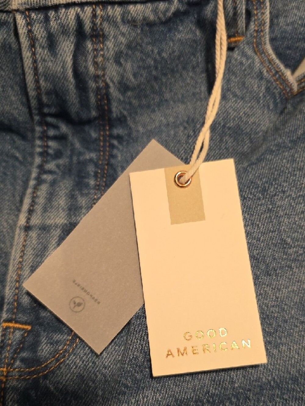 Good American Straight Jeans in Light Blue Denim - Picture 8 of 10